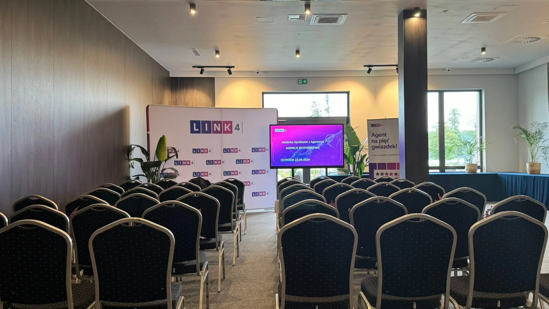 wyposażenie sal konferencyjnych