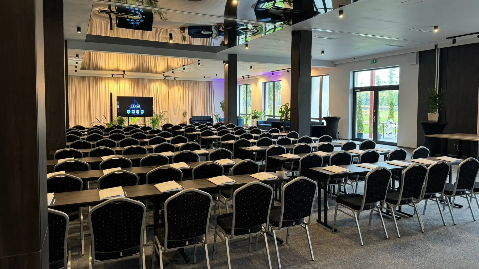 wyposażenie sal konferencyjnych